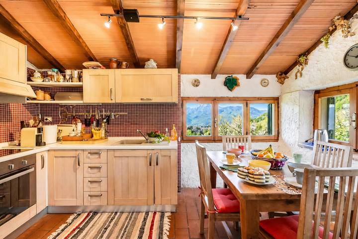 Family Friendly Rosa House Amazing View in Barga, Parco Regionale delle Alpi Apuane