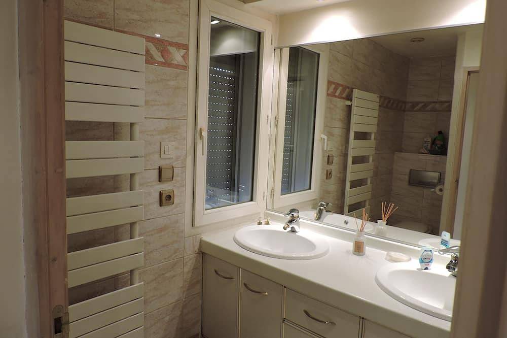 Maison de Campagne Avec Piscine Privée in Aubagne, Marseille region