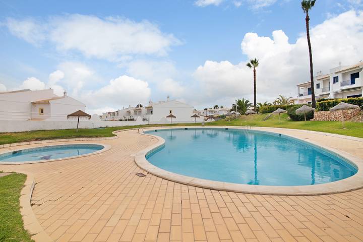 Casa de férias 'Oura Southvilla Algarve' com piscina partilhada e Wi-Fi in Albufeira e Olhos de Água, Distrito de Faro