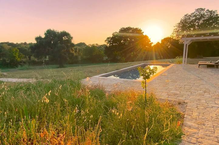 Location de vacances pour 2 personnes, avec terrasse ainsi que piscine et jardin à Santa Lucia (Bari)