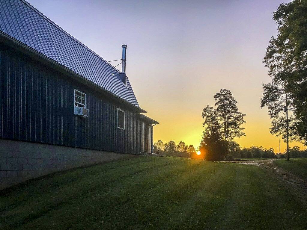 \"The Barn at Sunset Lane\" - Spacious 4Br Home on 16 Acres in Holmes County