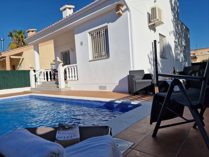 Location de vacances pour 6 personnes, avec terrasse et jardin, animaux acceptés à Riumar - 2