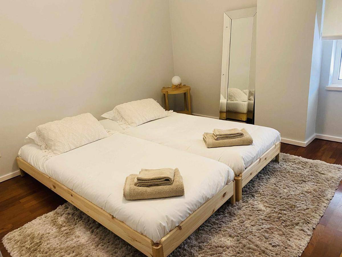 Apartamento inteiro, Lisboa Apart T3 com piscina tenis ginasio in Carnide, Costa de Lisboa