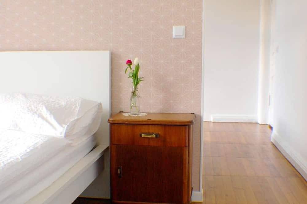 Ganze Wohnung, Familienfreundliche 2-Zimmer-Wohnung mit Wannenbad, Wohnzimmer und offener Küche in Tempelhof Berlin, Berlin