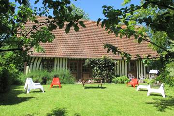 Gîte pour 6 personnes, avec jardin à Offranville