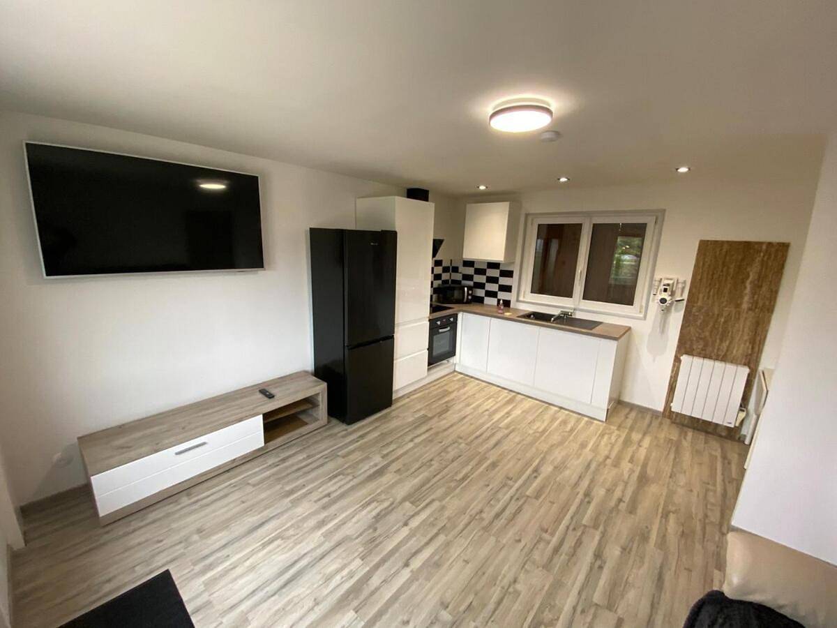 Appartement entier, One-Bedroom Apartment in Appoigny, Région d'Auxerre