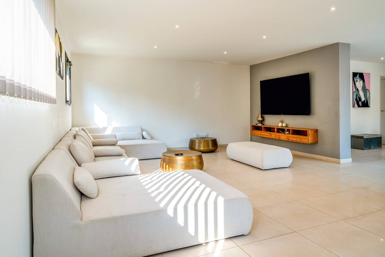 Apartamento entero, Villa 'Au Bord Du Gardon' con vistas a la montaña, Wi-Fi y aire acondicionado in Sainte-Anastasie, Region de Nimes