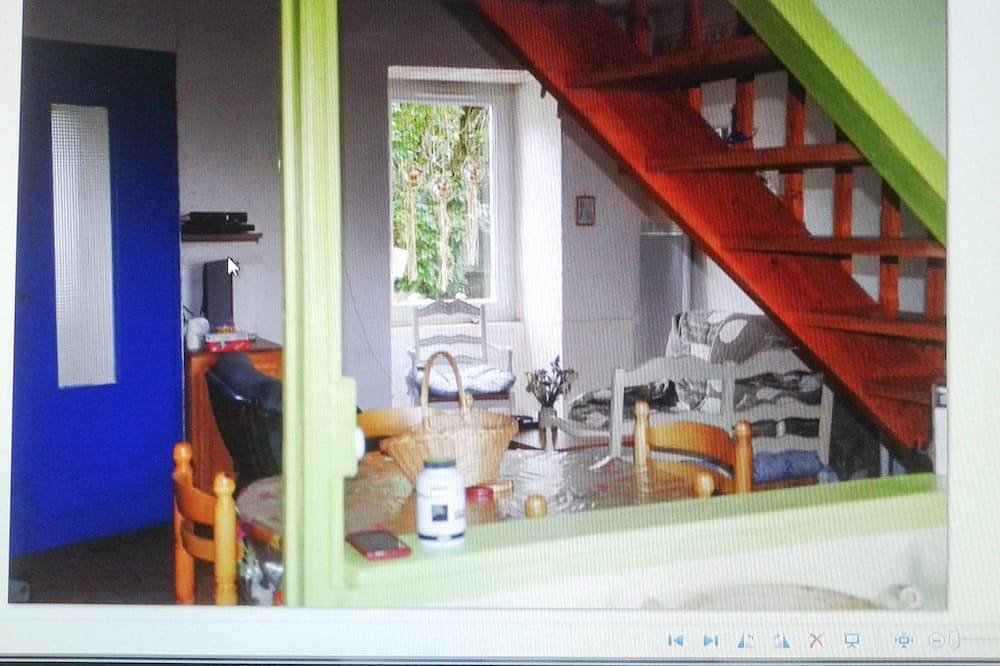 Appartement entier, Appartement au cœur d’une ferme rénovée, 2 chambres, 6 couchages, bien équipé in Landos, Haute-Loire