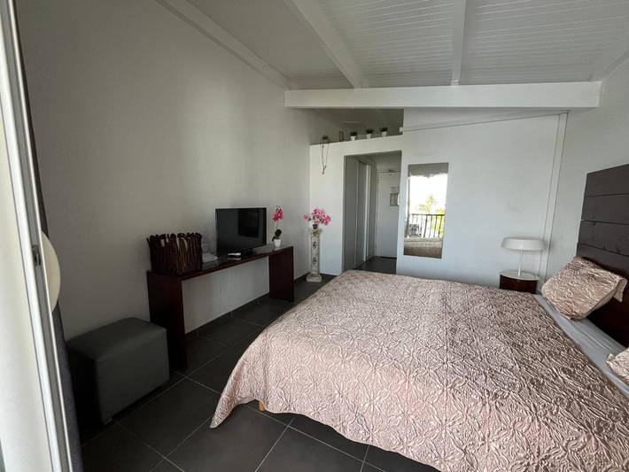 Appart’hôtel pour 2 personnes, avec vue et jardin ainsi que piscine et terrasse
