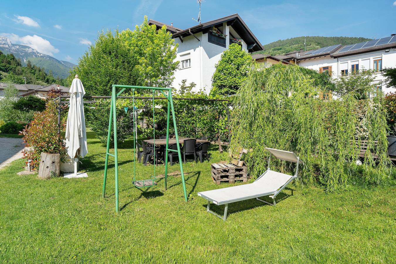 Ferienhaus 'Conci' mit Bergblick, privater Terrasse und Wlan in Calceranica al Lago, Caldonazzosee