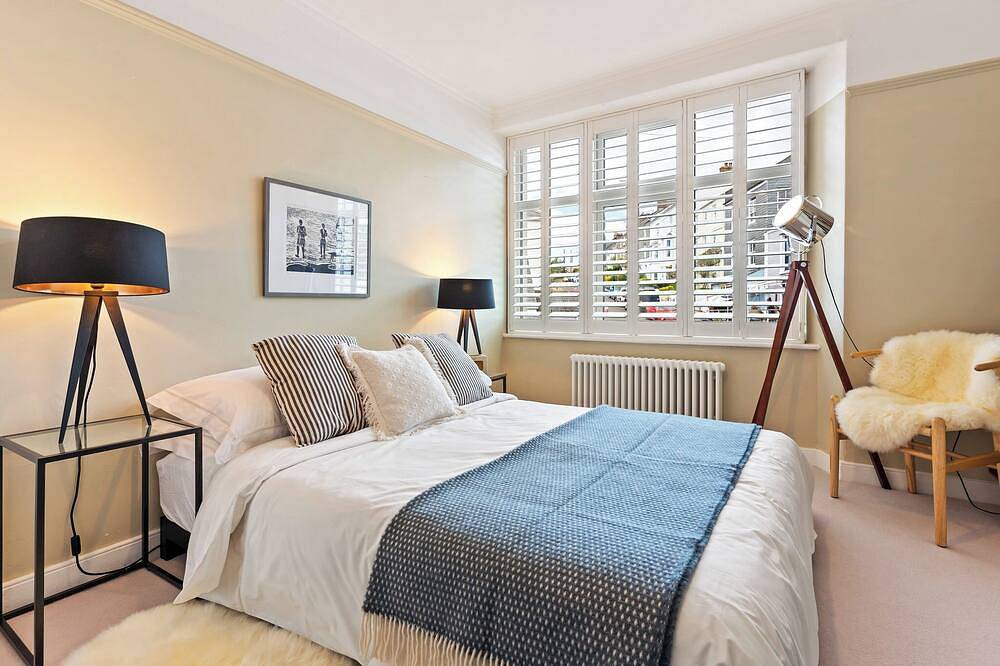 Waterside cottage with sea views & log burner in Flushing, Cornwall