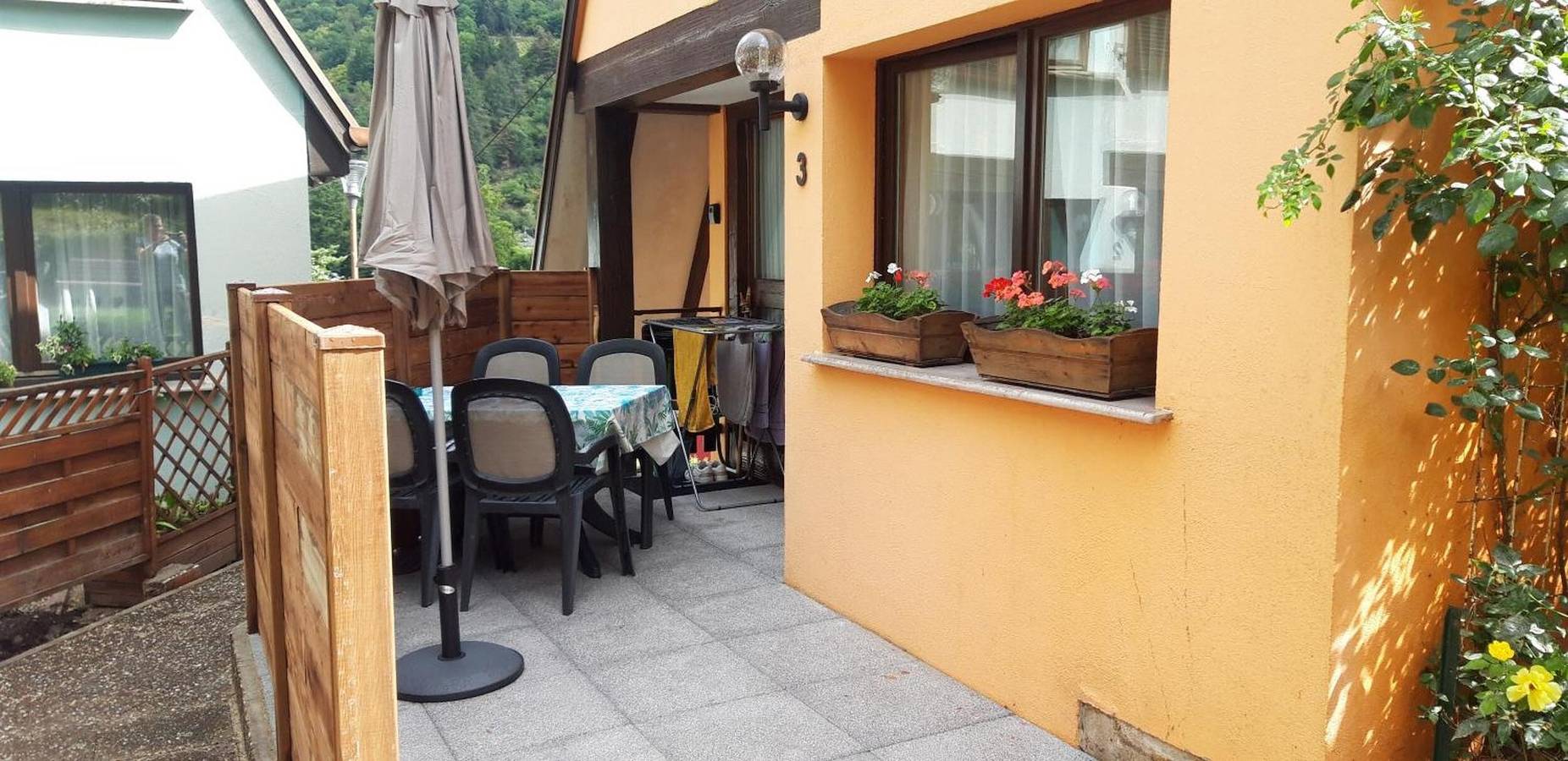 Gîte Pinot Blanc – Vignoble de Kaysersberg, parking et terrasse in Kaysersberg, Parc naturel régional des Ballons des Vosges