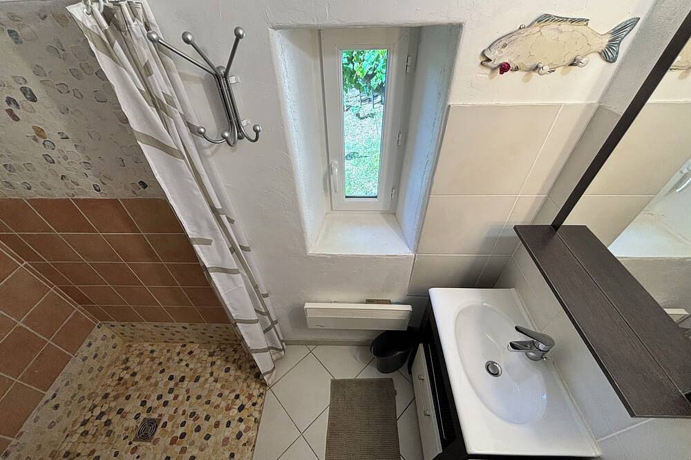 Loft dans bastidon de caractère au pied du Mont-Ventoux avec piscine privée in Entrechaux, Parc naturel régional du Mont-Ventoux