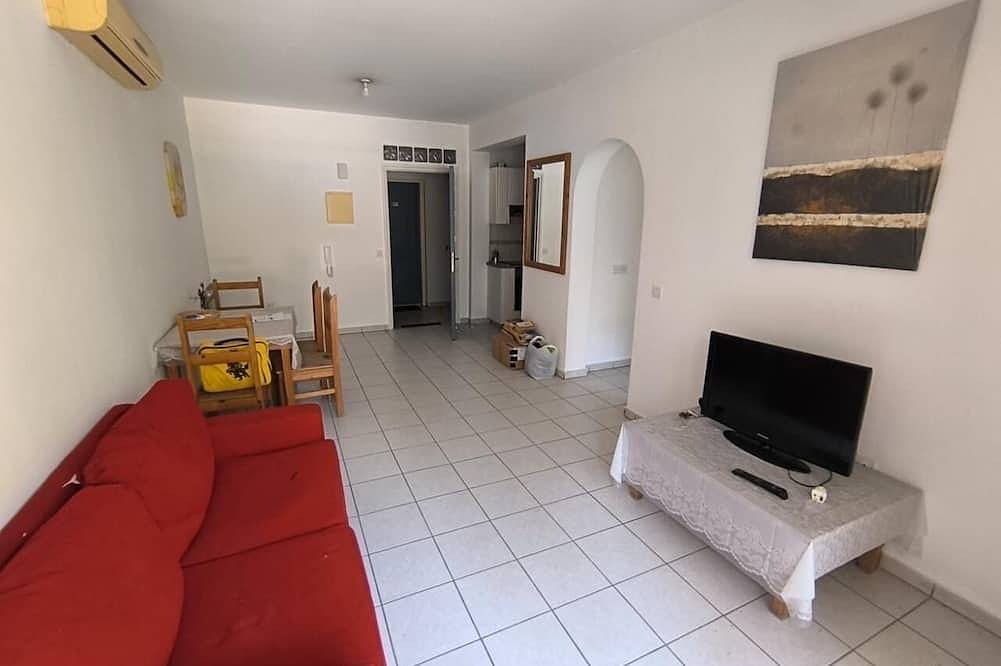 Ganze Wohnung, Limnaria gardens kato Paphos 8042 spacious big pools and jacuzzi big veranda in Paphos, Südzypern