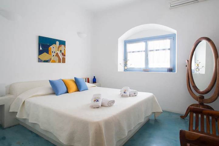 Elia | Cycladic Three-Bedroom Villa with Private Pool and Sea View in Santorini