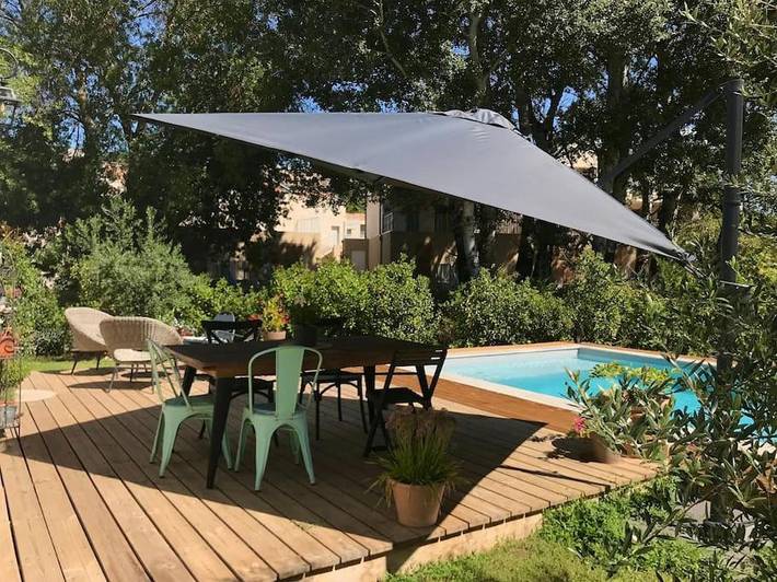 Location de vacances pour 5 personnes, avec terrasse ainsi que jardin et piscine à Châteauneuf-le-Rouge - 4