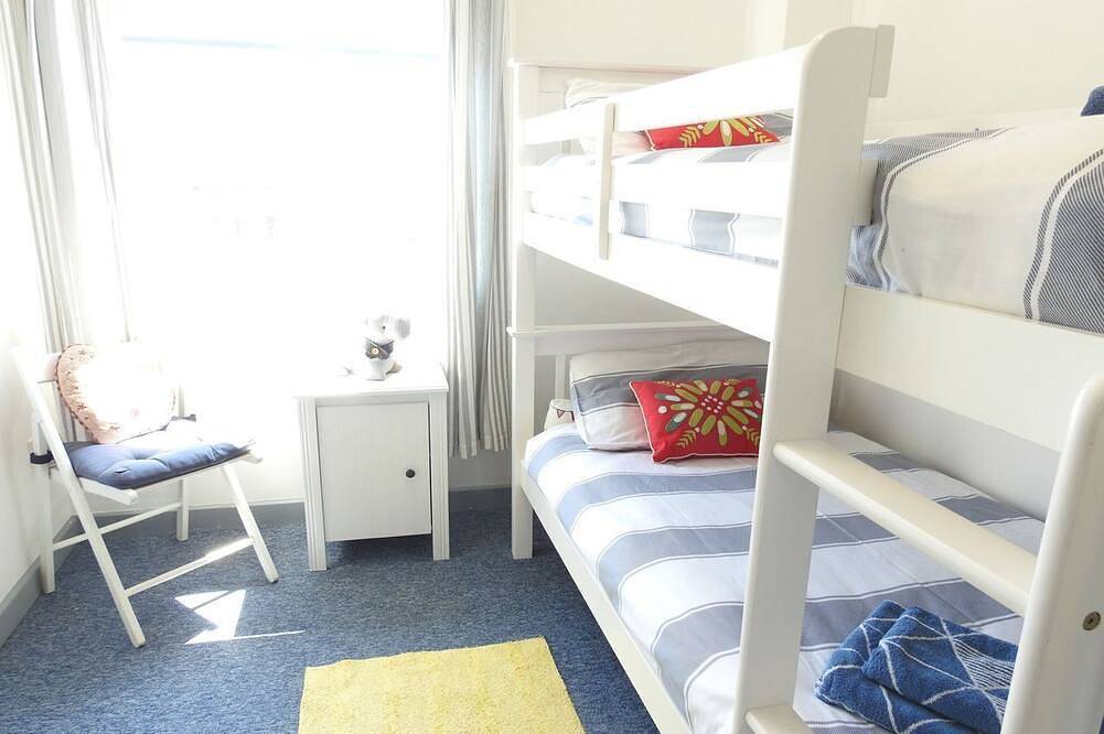 Harbour View 4 -  an apartment that sleeps 8 guests  in 4 bedrooms in Gosport, Hampshire