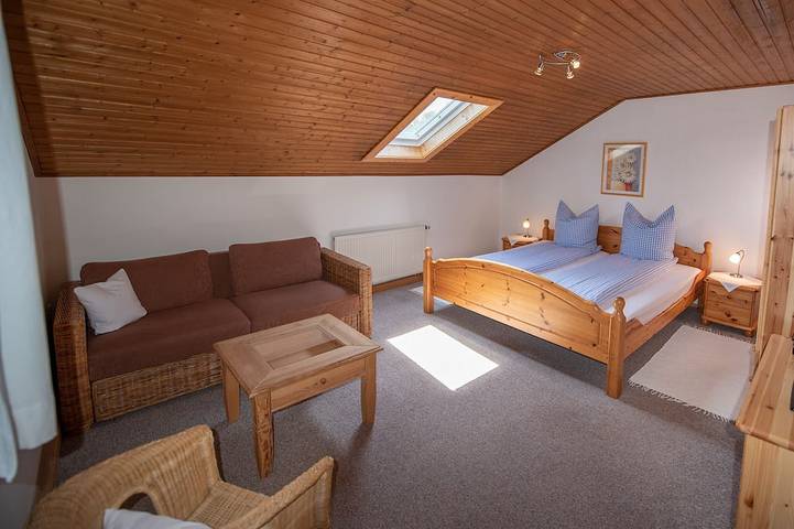 Ganze Wohnung, Ferienwohnung Nr. 3 mit Balkon, 65 qm in Seeon, Seebruck