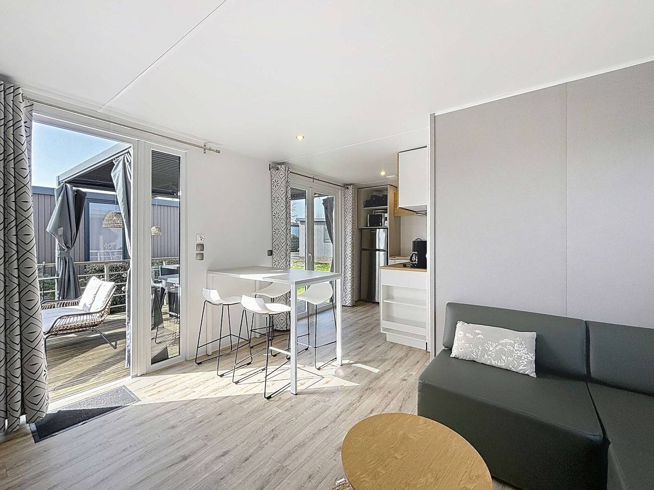 Cozy Mobile Home, 4p, 200m to Beach, Pool, Fitness, Parking in Jullouville, Côte de la Déroute