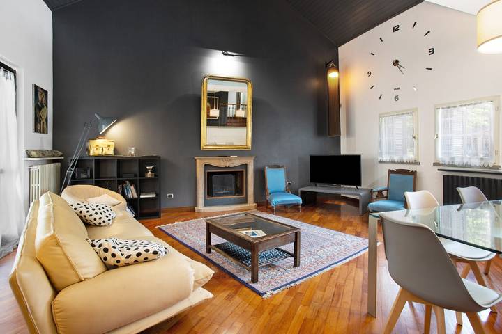 "Villa La Palmetta" with Pool, Terrace & Wi-Fi in Mediglia, Milan Province