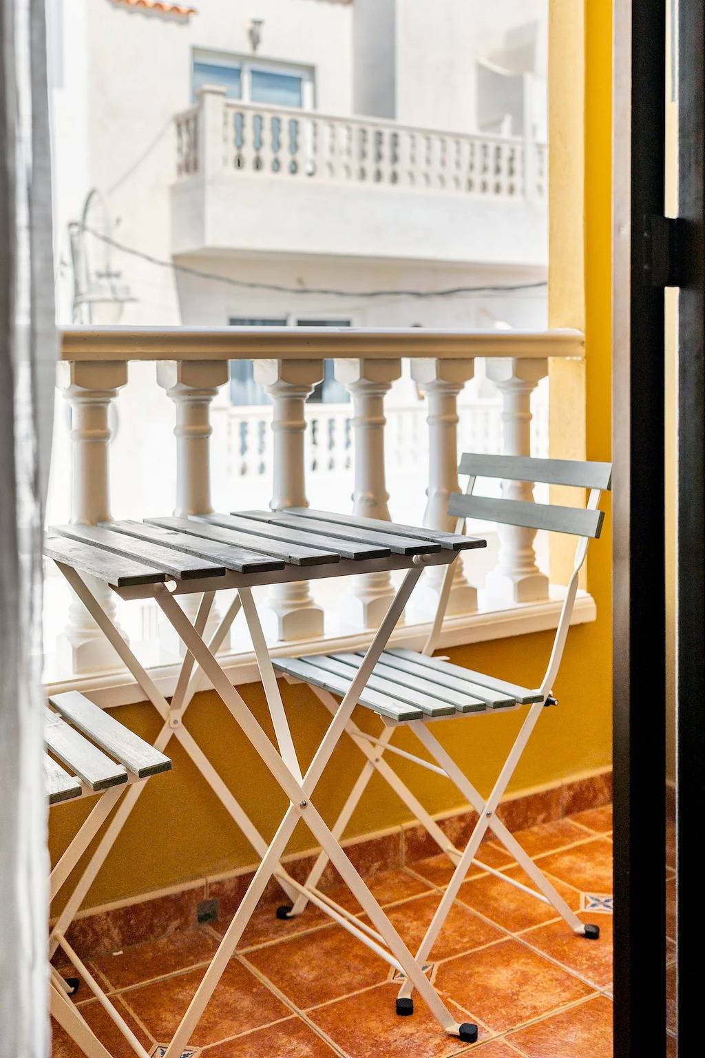Entire apartment, Vacation Apartment 'Apartamento La Listada Alto' with Sea View, Private Terrace and Wi-Fi in La Jaca, South Tenerife
