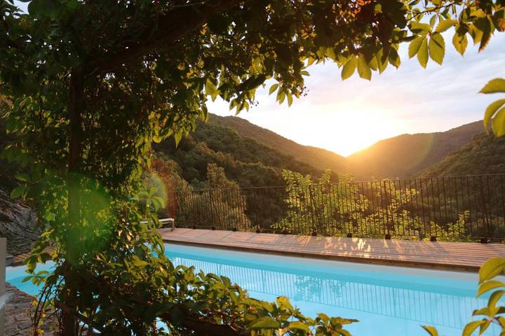 Maison de vacances pour 2 personnes, avec terrasse et jardin ainsi que piscine et vue, animaux acceptés