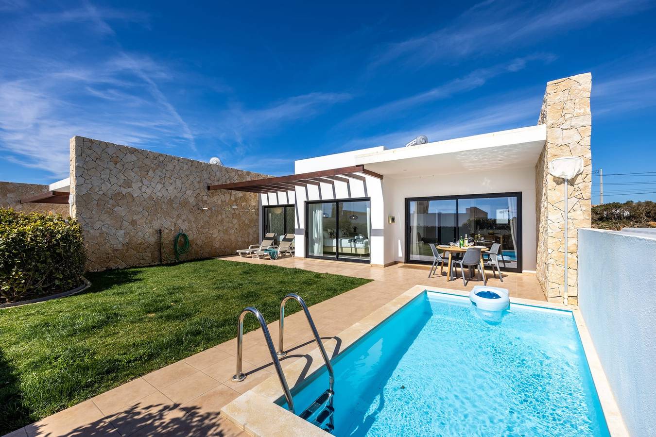 Villa Air Jibe with private pool and garden in Sagres in Sagres, Parque Natural do Sudoeste Alentejano e Costa Vicentina