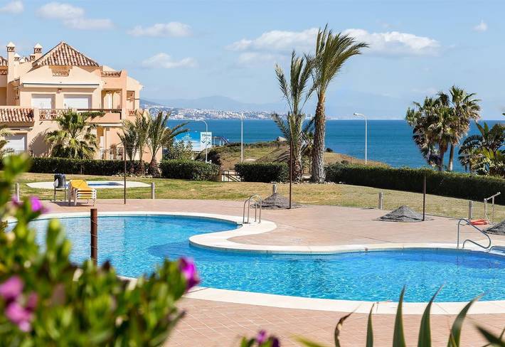 Entire apartment, Apartment Mijas Costa - La Joya with Mountain View, Sea View, Pools, Wi-Fi, A/C, Terrace & Garden in Playa El Bombo, Mijas