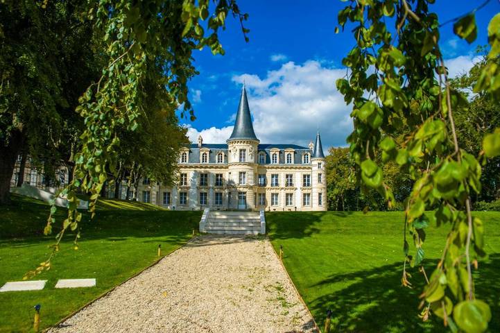 Chambre d’hôte pour 3 personnes, avec Jacuzzi et Terrasse ainsi que Jardin et Piscine