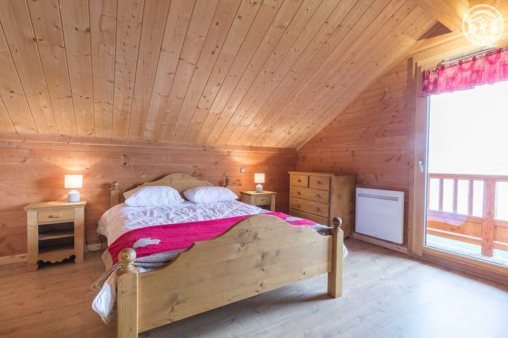 Gîte pour 10 personnes, avec balcon ainsi que sauna et jacuzzi