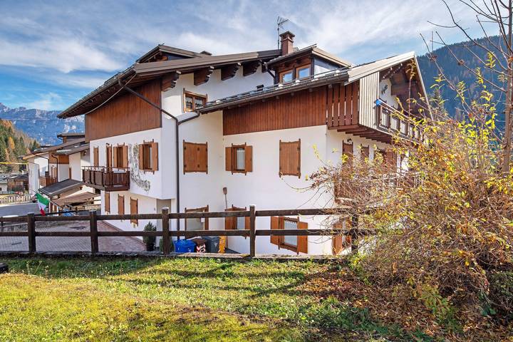 Entire apartment, Apartment 'Residence Malibu Appartamento 7' with Mountain View and Wi-Fi in Falcade, Dolomiti Superski