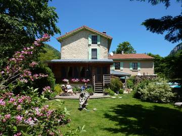 Gîte pour 12 personnes, avec piscine ainsi que jardin et terrasse à Léoncel