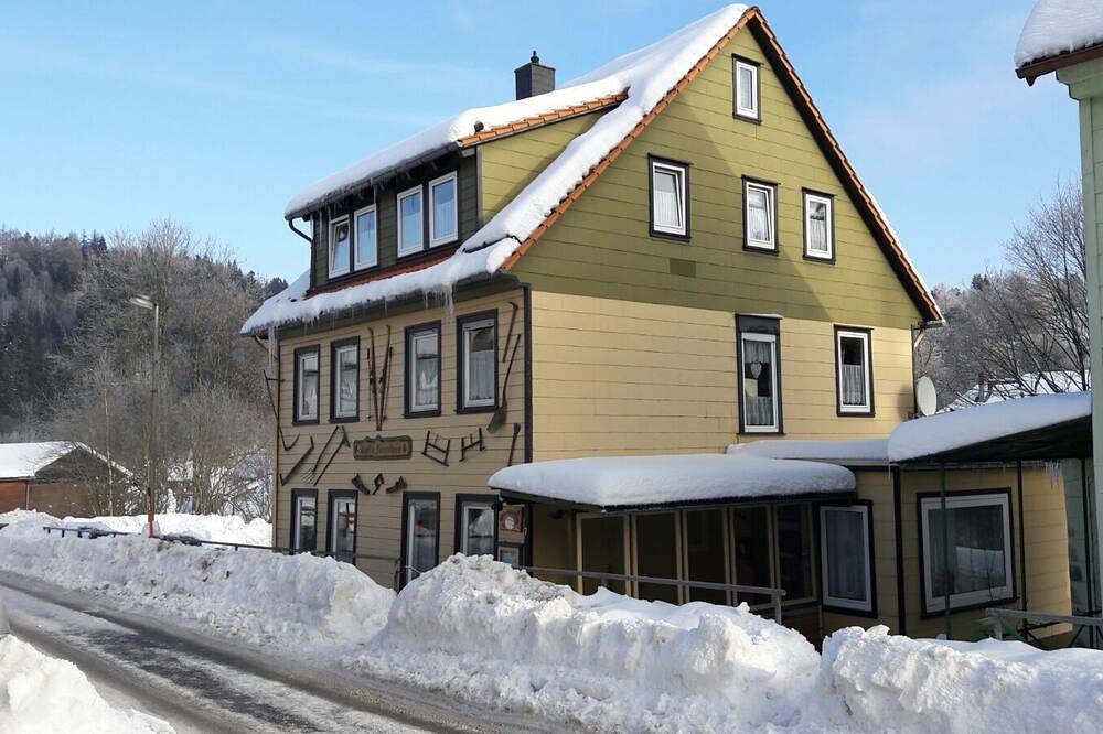 Karl's Ferienhaus mit Sauna bis 21 Pers, 180 m², Kaminofen, Terrasse, Parken in Altenau, Harzvorland
