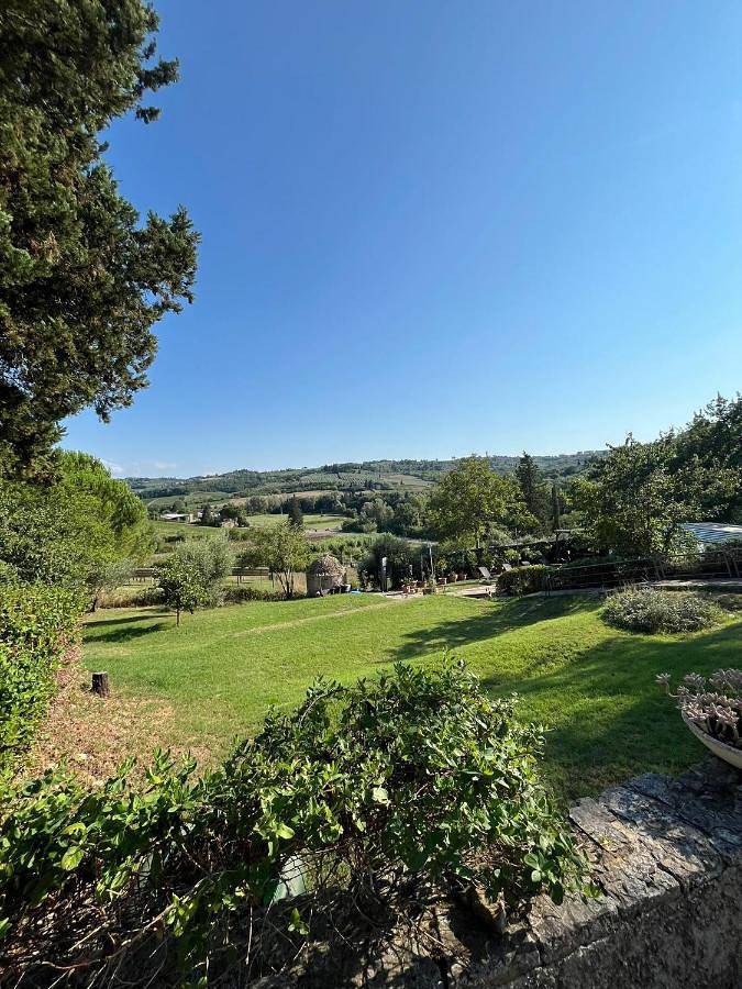 Villa per 6 persone, con panorama e piscina nonché giardino a Montespertoli
