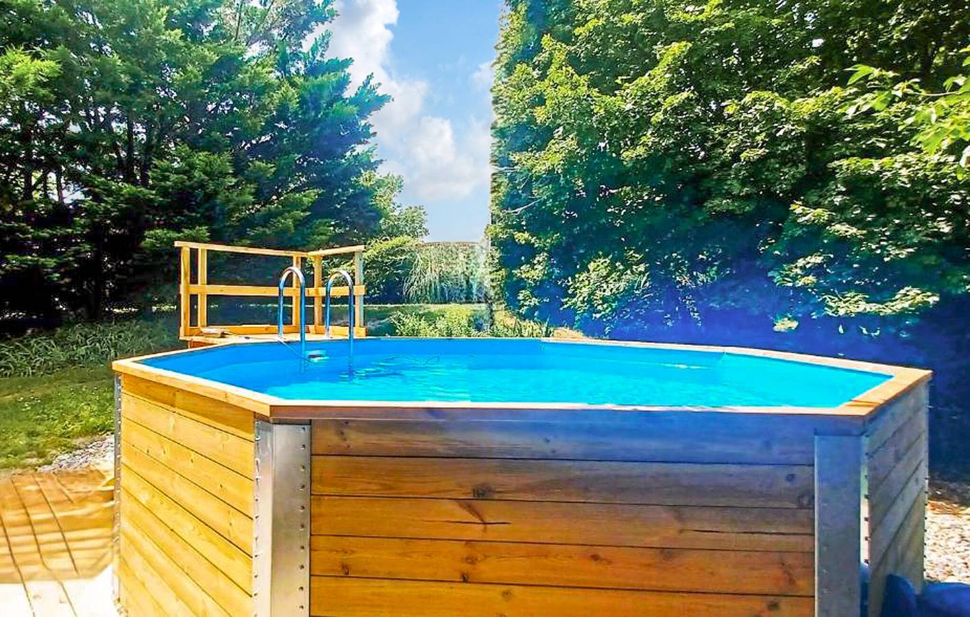 Apt au bord de la piscine avec parking et Internet in Marsanne, Région de nyons