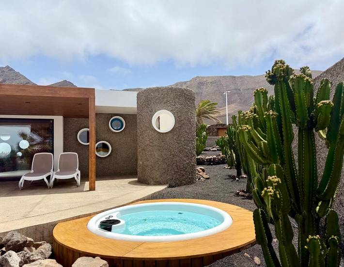 Chalet para 6 personas, con jardín y jacuzzi en Famara