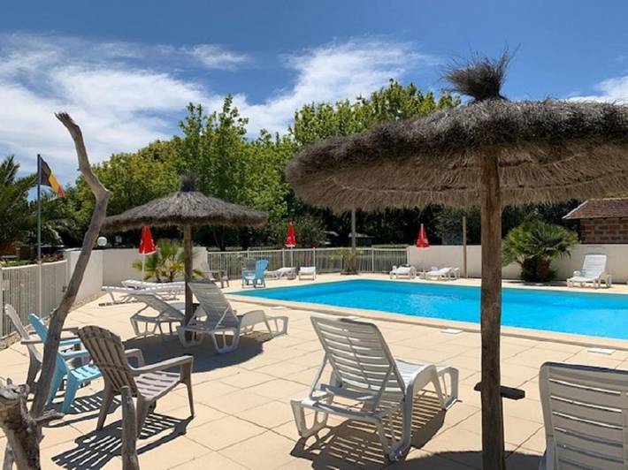 Camping pour 4 personnes, avec vue ainsi que jardin et piscine, animaux acceptés à Vendays-Montalivet
