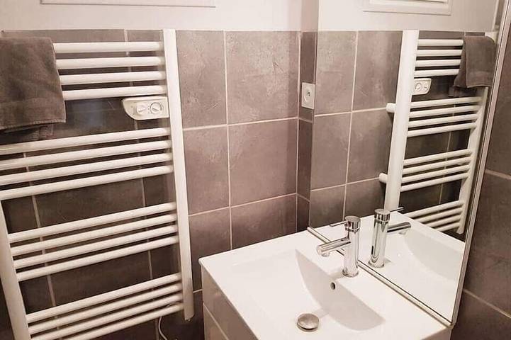 Location de vacances pour 5 personnes, avec terrasse ainsi que piscine et jardin à Grans - 3