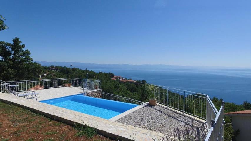 Ferienwohnung für 4 Personen, mit Ausblick und Garten sowie Pool, mit Haustier