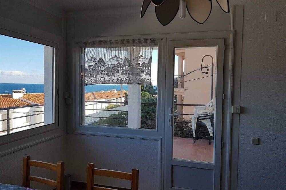 Ganze Wohnung, Apartment sea view 2 bedrooms large terrace 400m from the beach Cau del Llop in Llanca, Naturpark Cap de Creus