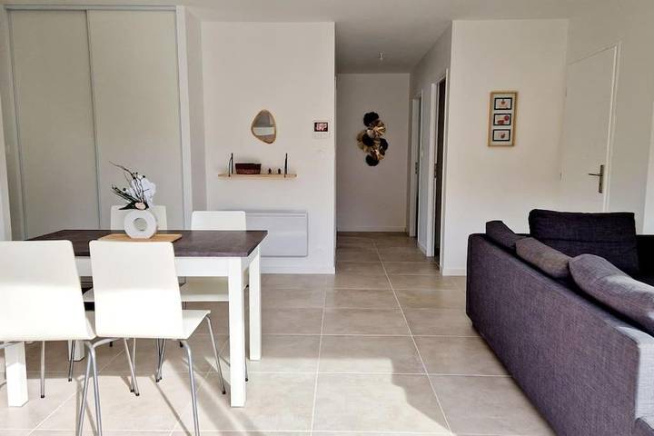 Gîte pour 4 personnes, avec jardin dans Castres-Gironde