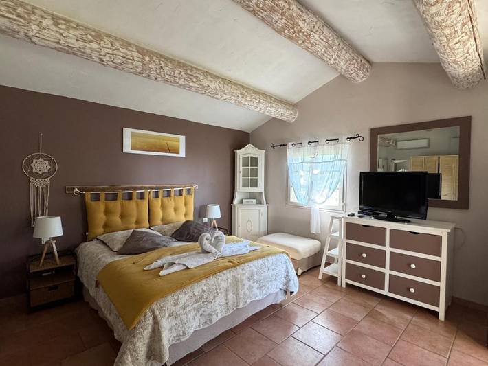 Location de vacances pour 3 personnes, avec sauna et jardin ainsi que jacuzzi et piscine à Mérindol - 4