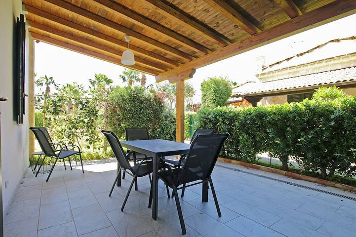 Ferienwohnung für 7 Personen, mit Pool und Balkon sowie Garten - 1