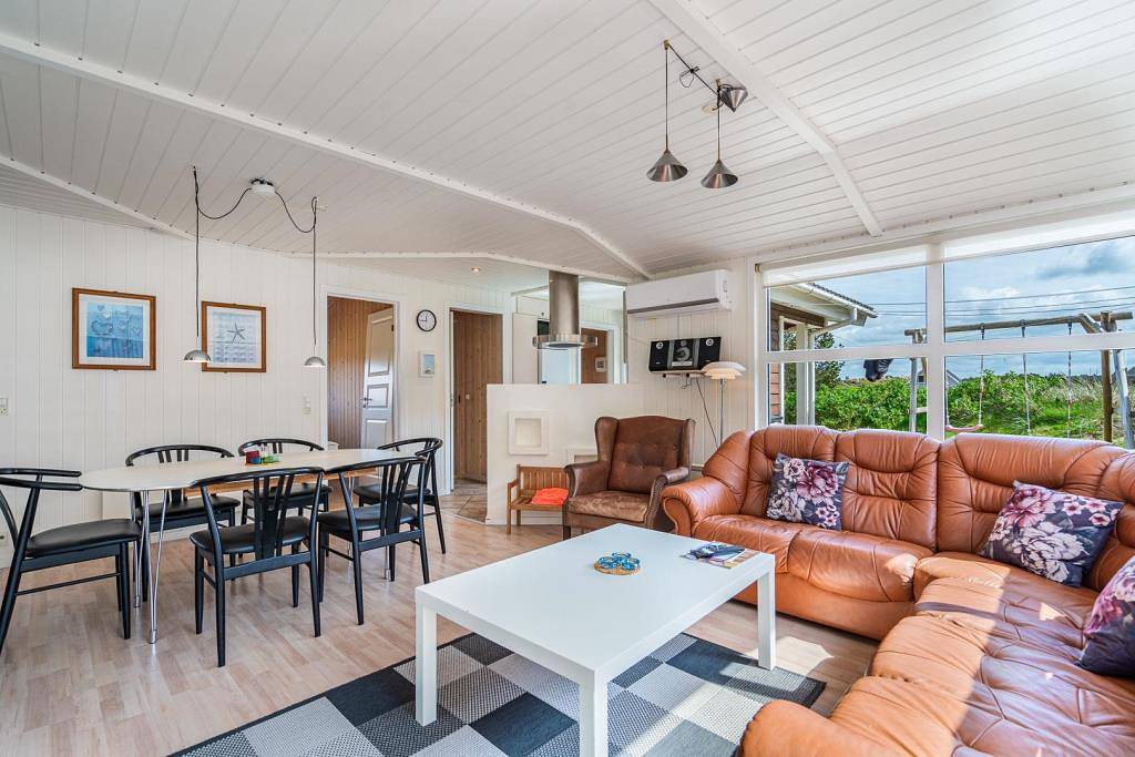 Ferienhaus in Henne Strand mit Whirlpool und Sauna in Henne, Varde