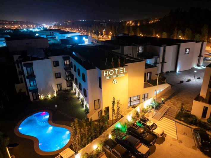 Hôtel pour 4 personnes, avec vue ainsi que jardin et piscine