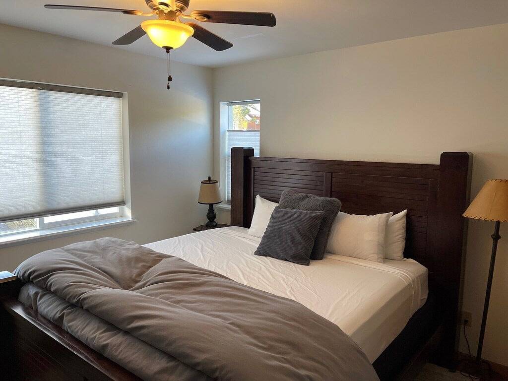 Ganze Wohnung, Cozy Condo Located Minutes from the Biggest Skiing in America in Big Sky Mountain Village, Big Sky