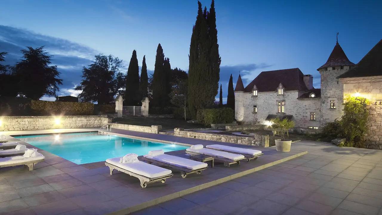 Château pour 24 personnes avec terrasse in Saint-Caprais-de-Lerm, Quercy