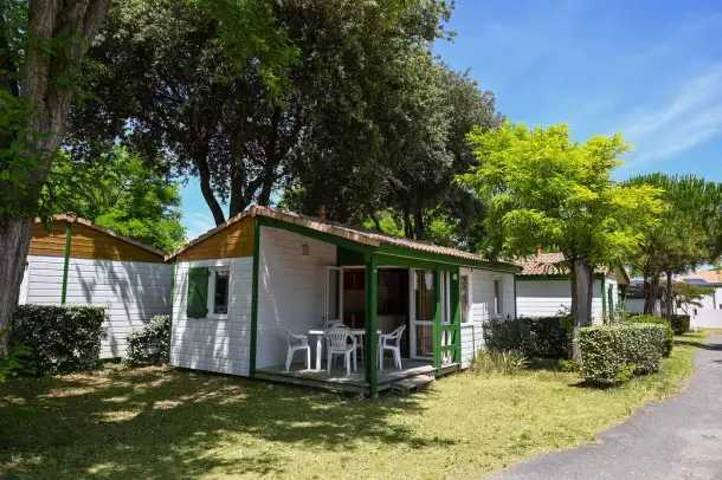 Chalet für 4 Personen, mit Kinderpool und Whirlpool in Saint-Georges-d'Oléron