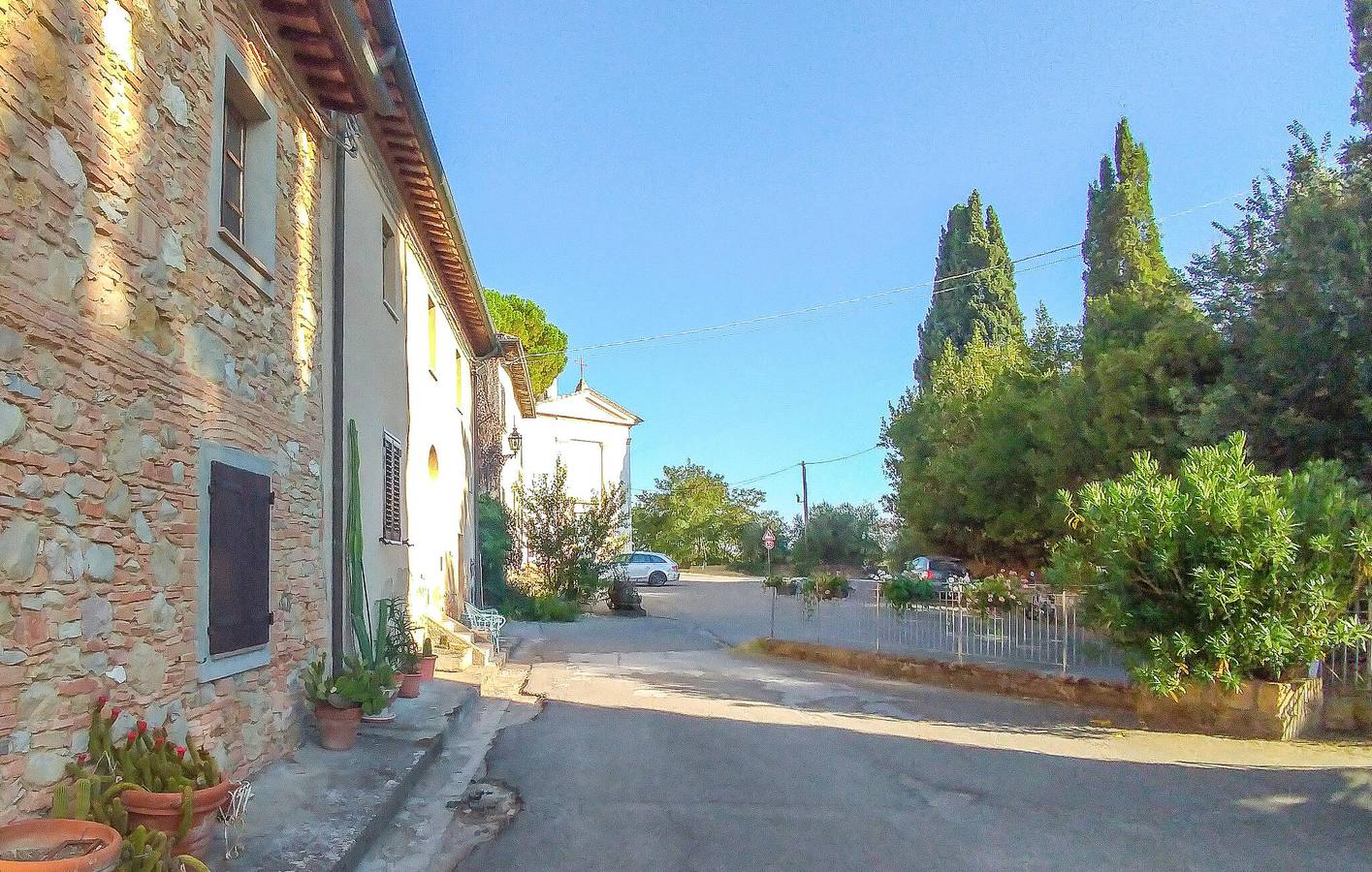 Gemütliches 90-qm-Apartment mit Parkplatz, AC und Flussblick in Peccioli, Pisa Provinz