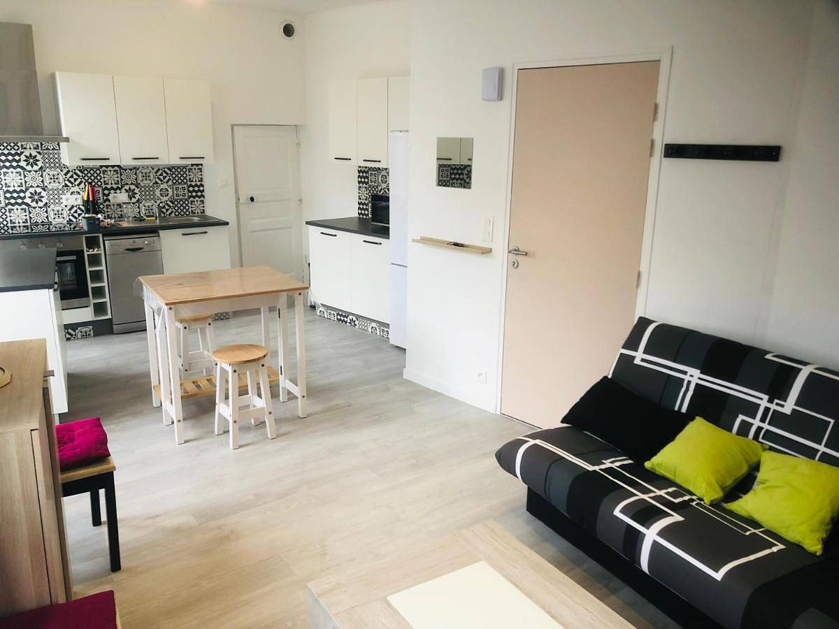 Appartement entier, One-Bedroom Apartment in Saint James, Région d'Avranches